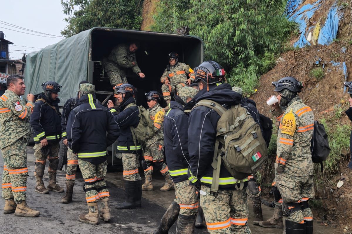Voluntarios y personal de emergencia atienden esta emergencia en Edomex.