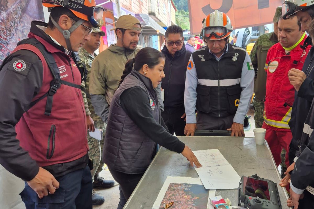 Operativo de rescate en San Luis Ayucan, donde se utilizan drones para la evaluación del terreno.