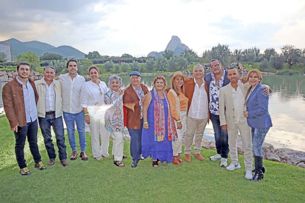 La sociedad queretana disfruta del viñedo Puertas de la Peña, ubicado en Bernal