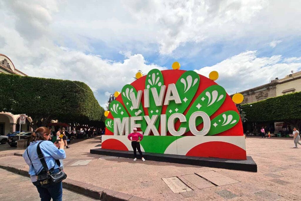 Querétaro luce tricolor para las Fiestas Patrias