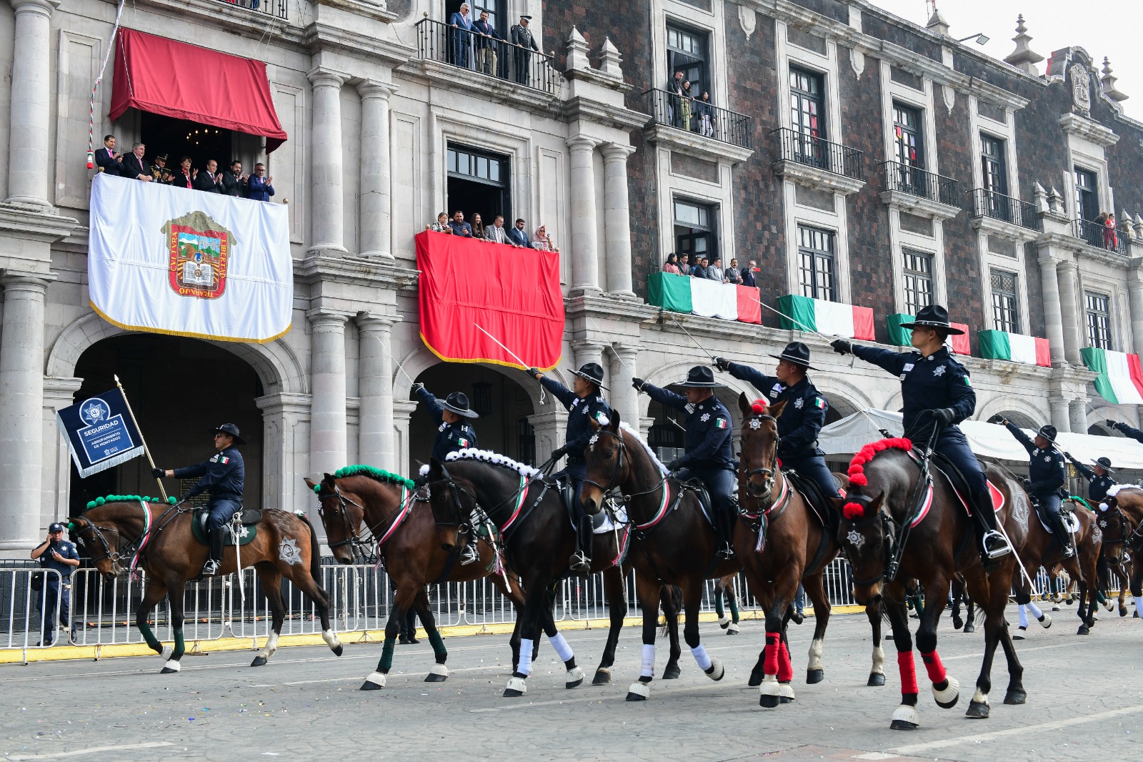 Casi 5 mil efectivos participaron en el desfile por el Aniversario de la Independencia.