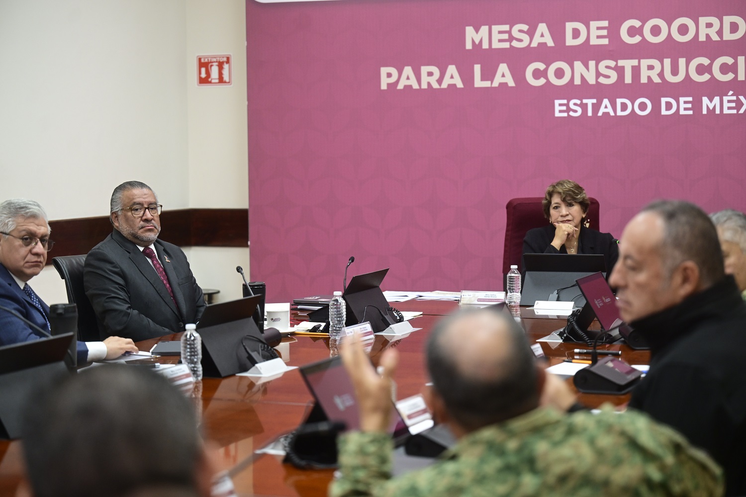 Colaboración entre autoridades y ciudadanos en la construcción de un Estado de México más seguro.