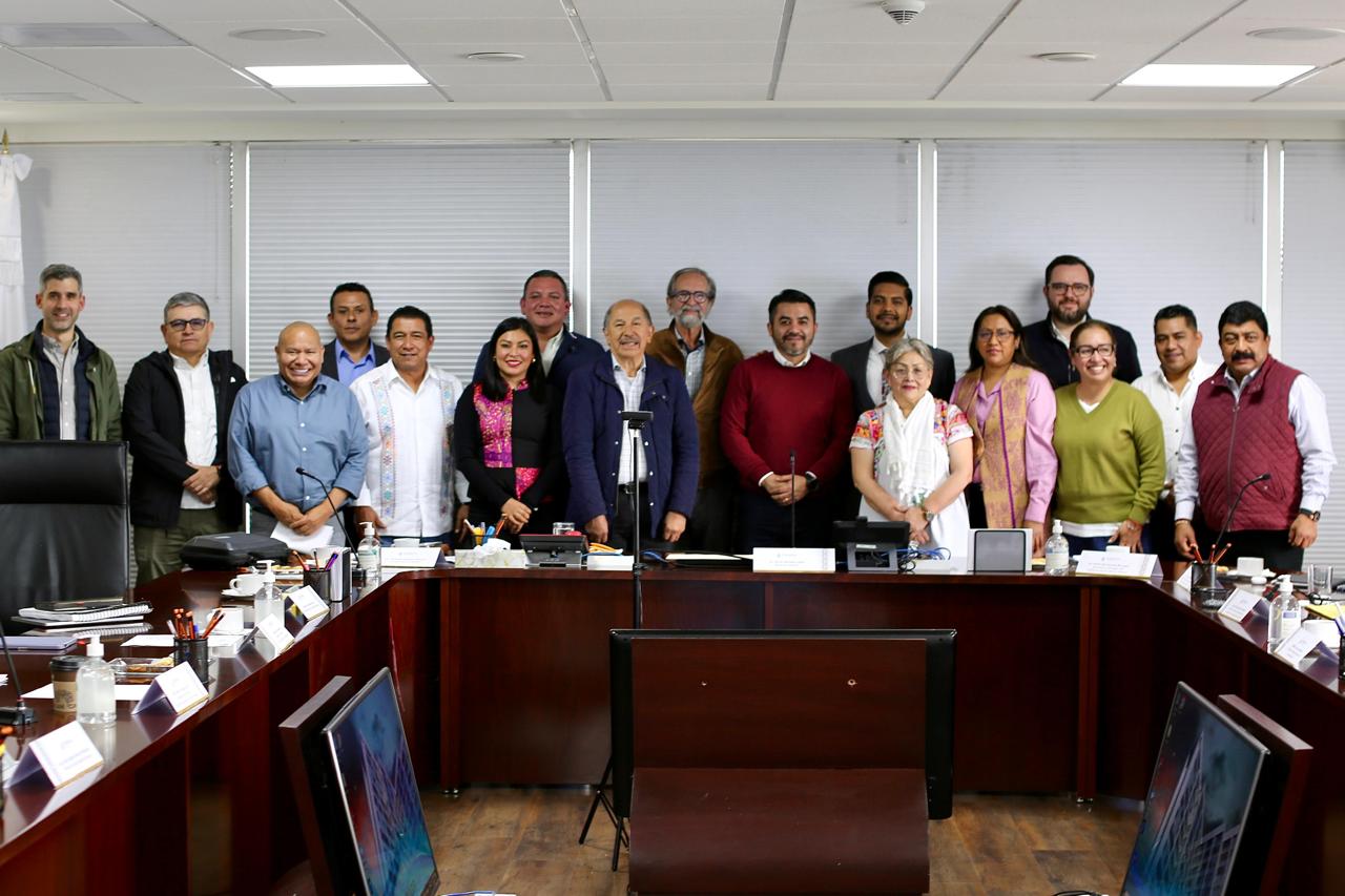 La mesa de trabajo destacó la importancia de ordenar las concesiones hídricas en las siete regiones del Edomex.
