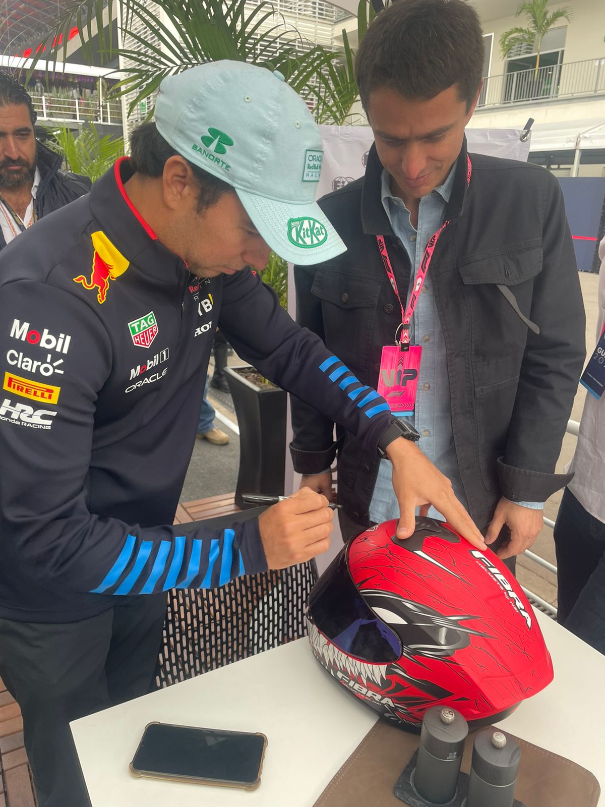 Coalición del Casco y Checo Pérez en campaña para salvar vidas en el Edomex.