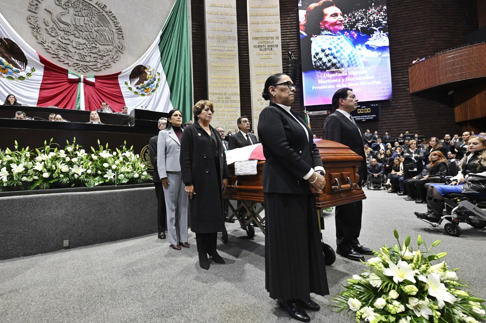 Montaje de una guardia de honor en memoria de una gran defensora de los derechos de las mujeres.