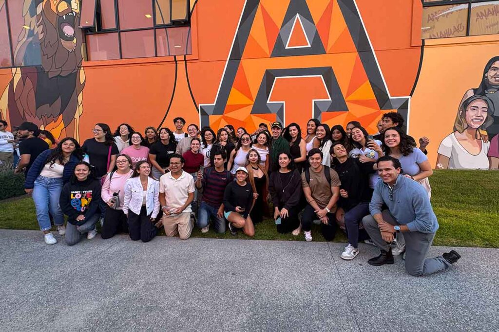 Drake Bell convive con alumnos de la Universidad Anáhuac Querétaro