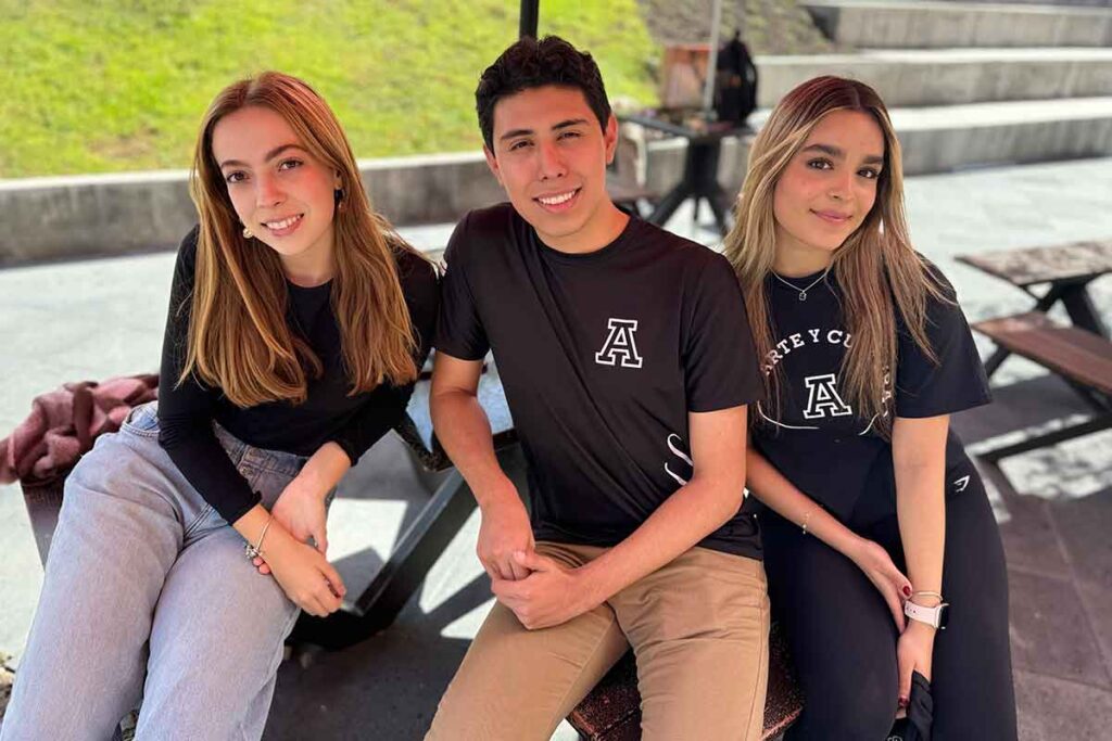 Drake Bell convive con alumnos de la Universidad Anáhuac Querétaro