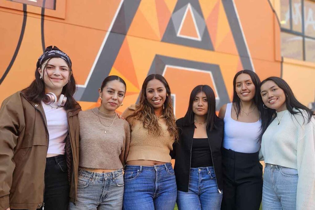 Drake Bell convive con alumnos de la Universidad Anáhuac Querétaro