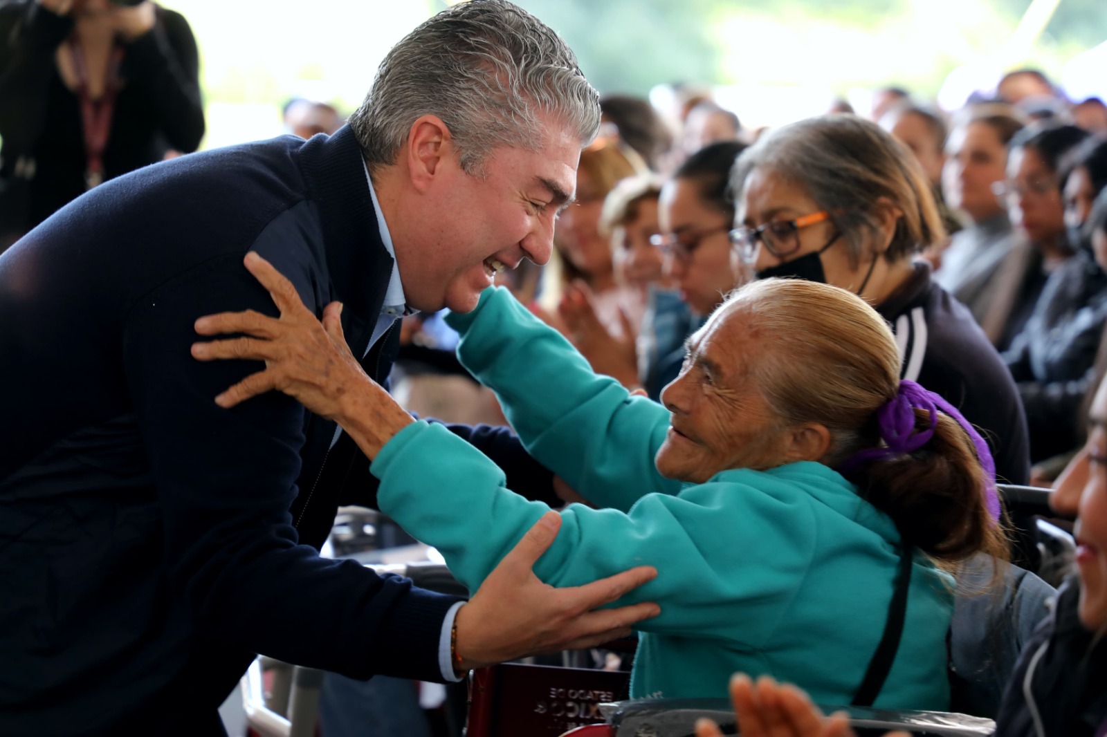 Funcionarios estatales destacan la importancia de programas sociales para mejorar la calidad de vida de las mujeres.
