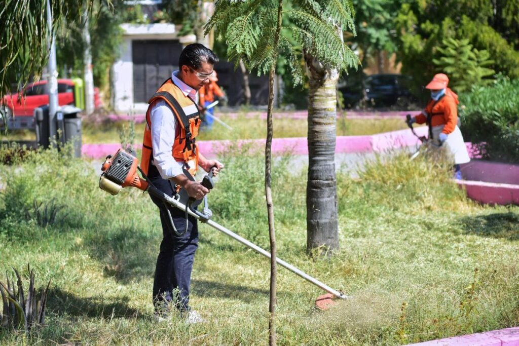 Felifer Macías supervisa trabajos de limpieza en Querétaro 