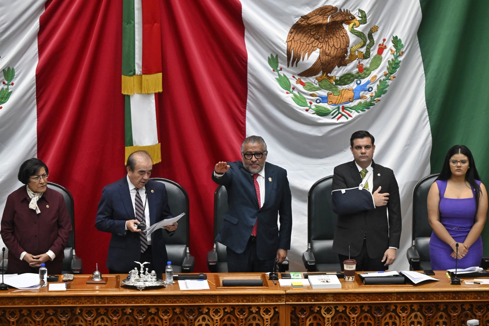 Los programas sociales impulsan el bienestar de los grupos más desprotegidos.