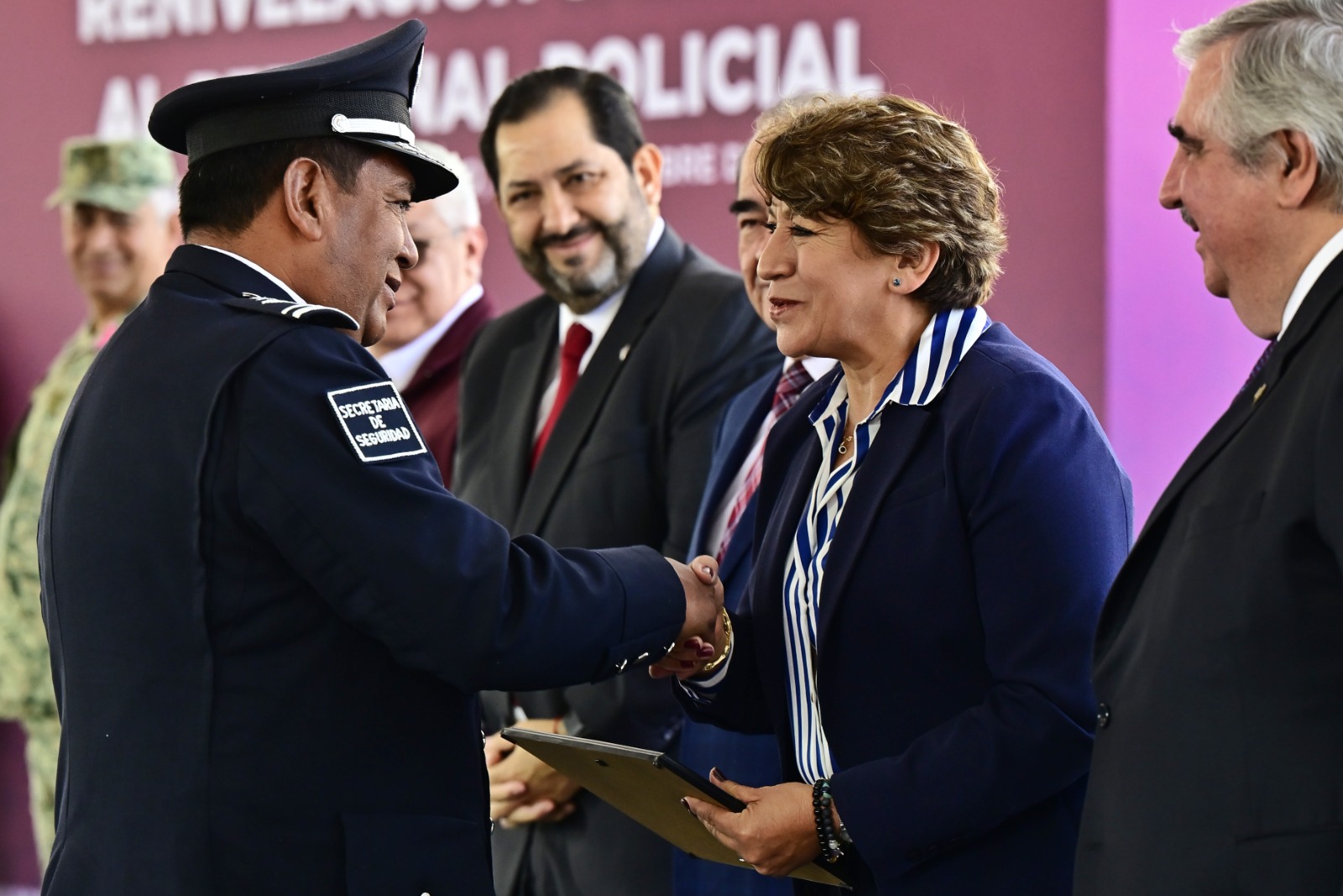 Delfina Gómez anuncia renivelación salarial para más de 23 mil elementos de seguridad en el Estado de México.