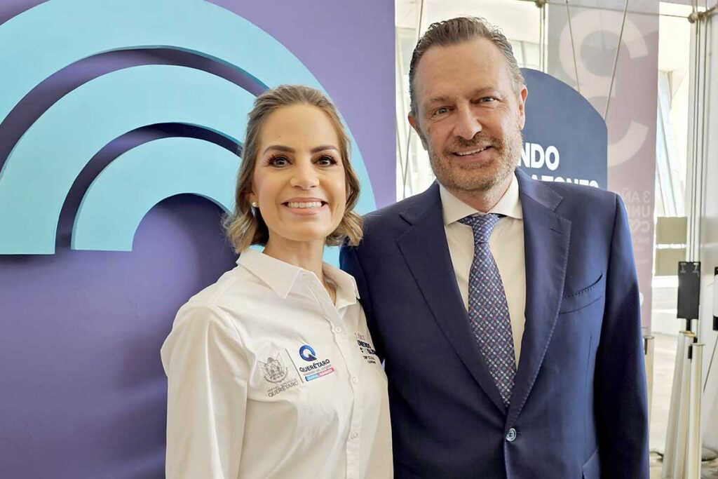 Car Herrera de Kuri rindió su tercer informe de actividades al frente del DIF Querétaro