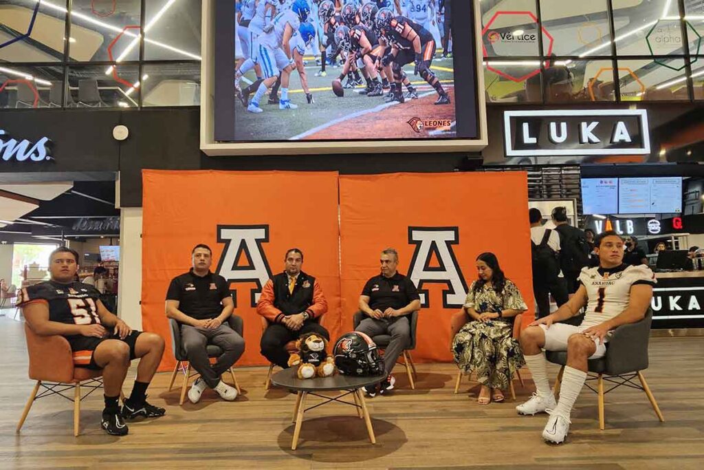 Los Leones Anáhuac Querétaro presentaron su nuevo uniforme y roast completo para afrontar la temporada en la ONEFA