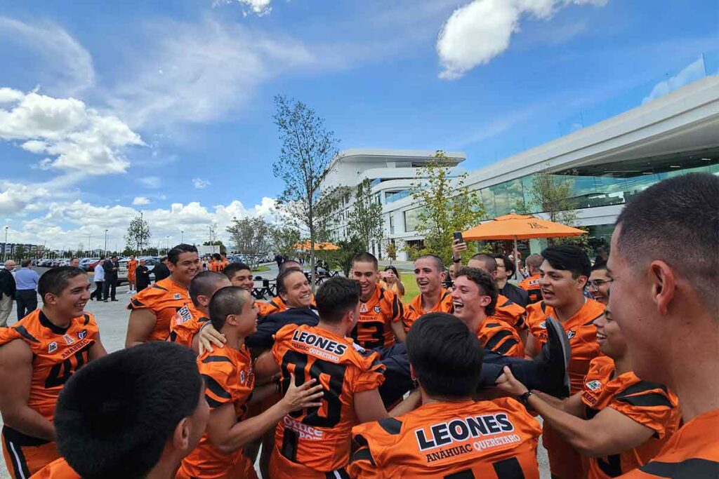 Los Leones Anáhuac Querétaro presentaron su nuevo uniforme y roast completo para afrontar la temporada en la ONEFA