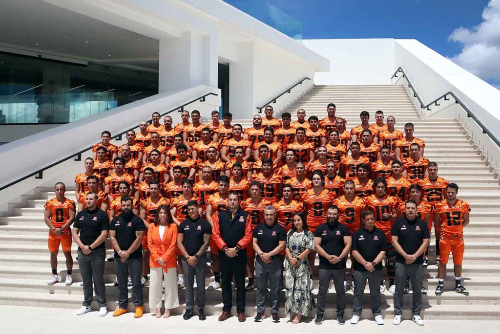 Los Leones Anáhuac Querétaro presentaron su nuevo uniforme y roast completo para afrontar la temporada en la ONEFA