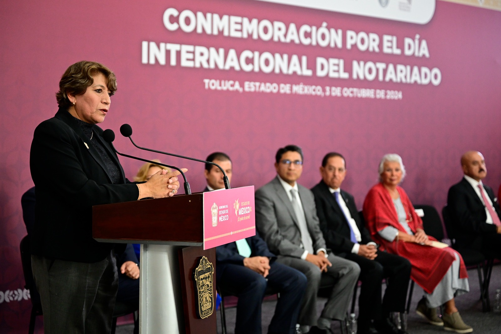 Delfina Gómez reconoce el ahorro de 27 MDP logrado gracias a los servicios notariales gratuitos.