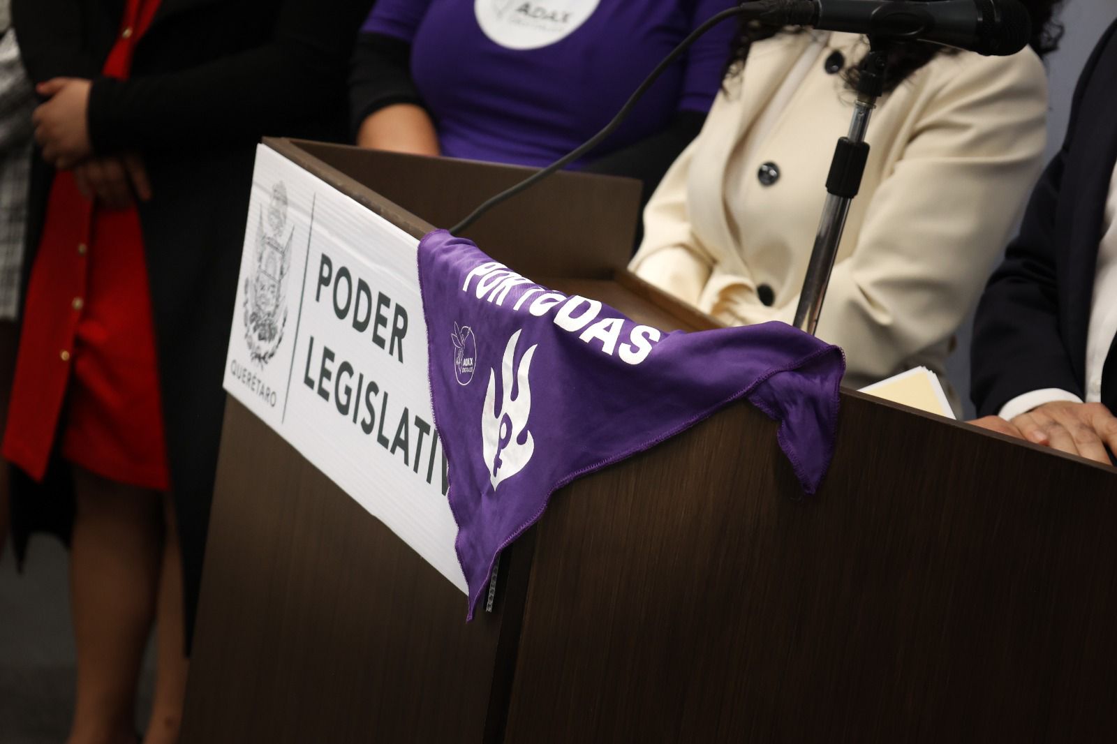 Proponen nuevas sanciones contra quienes evadan el pago de pensión alimentaria.
