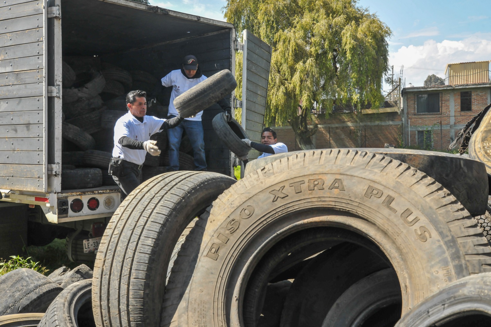 Las llantas recolectadas serán recicladas para apoyar a niños con cáncer.