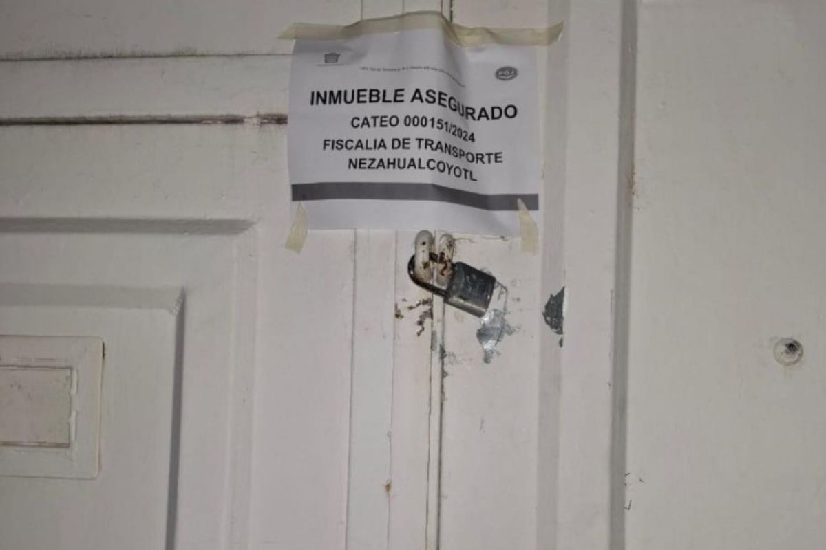 Vista del inmueble sellado por la FGJEM, donde se hallaron medicamentos robados.