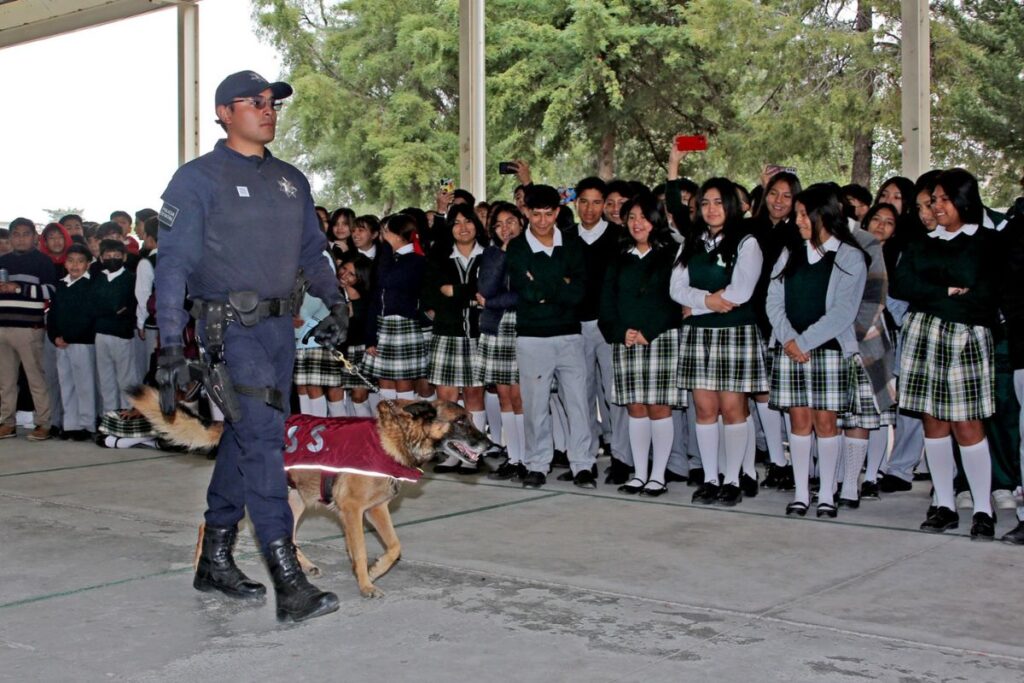 Binomios caninos visitan escuelas en Edomex 