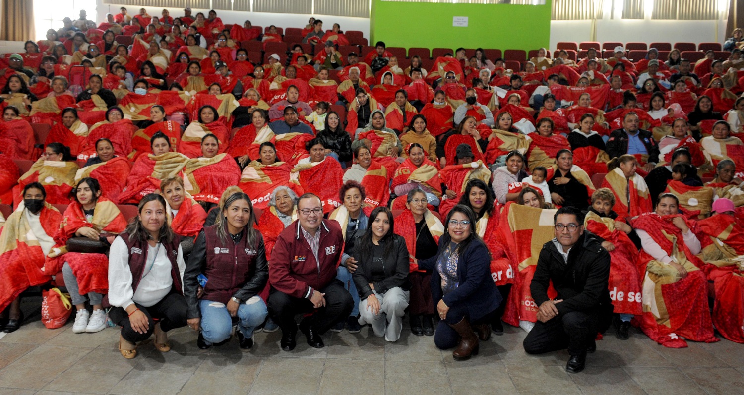 La jornada 'Cobijando Sonrisas' benefició a más de 29 mil personas en Edomex.
