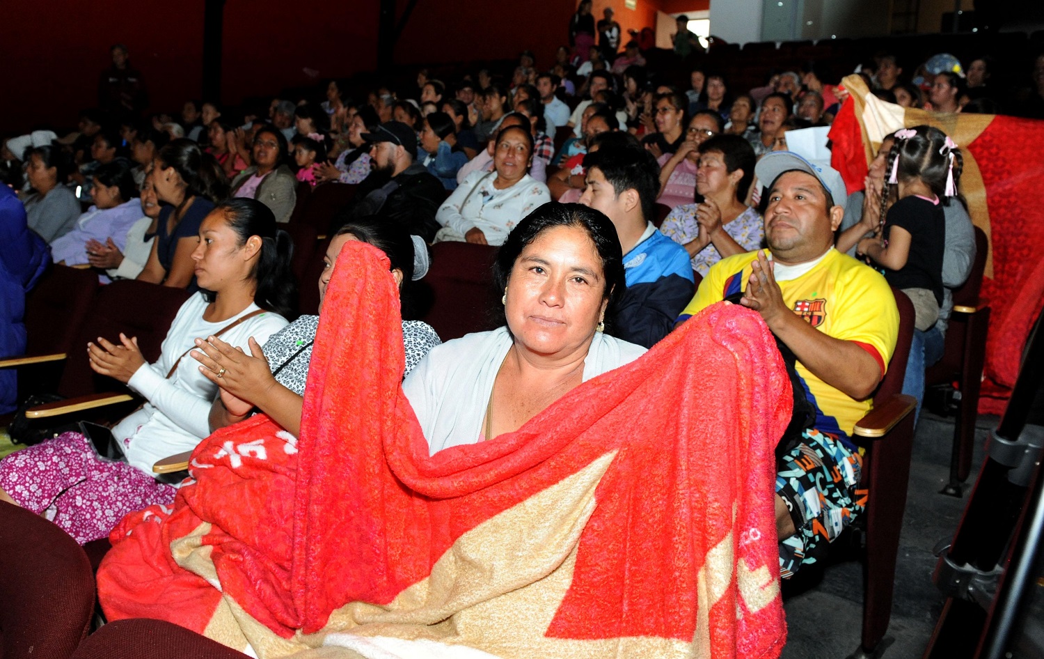 Niñas, niños y adultos mayores, los principales beneficiados de este programa social.
