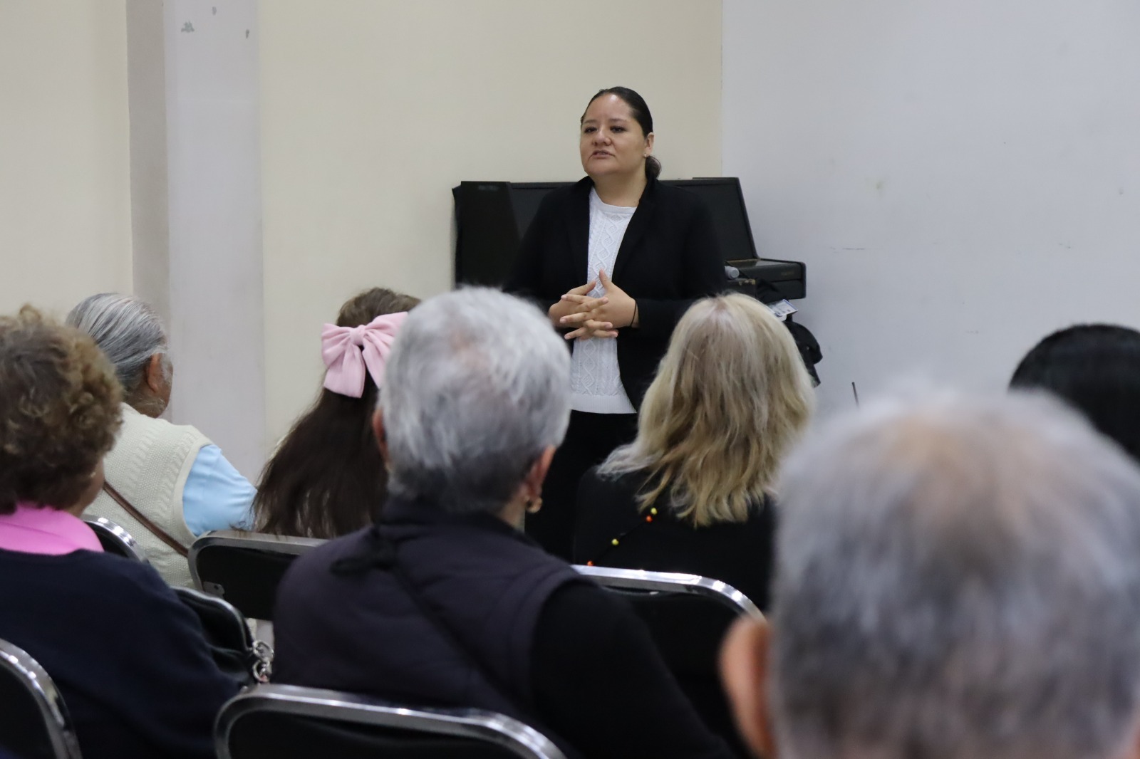Talleres como “Violencia al Adulto Mayor” sensibilizan sobre los derechos y necesidades de este sector en el Estado de México.