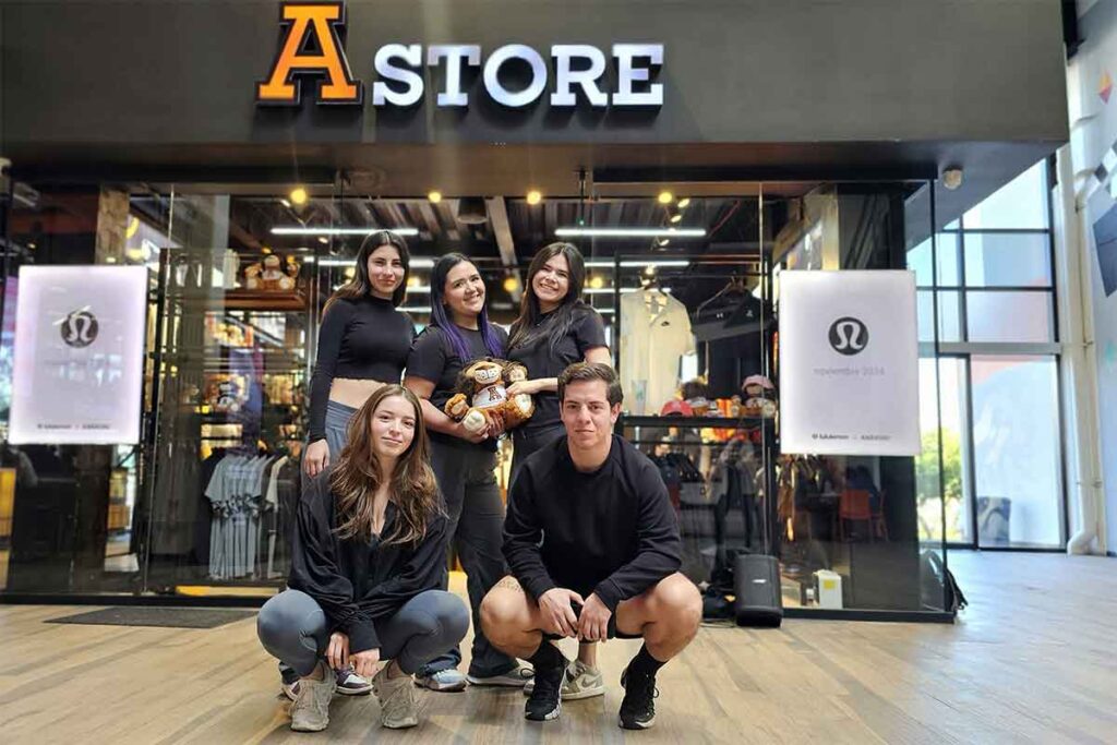 La marca deportiva Lululemon realizó una alianza estratégica con la Universidad Anáhuac Querétaro