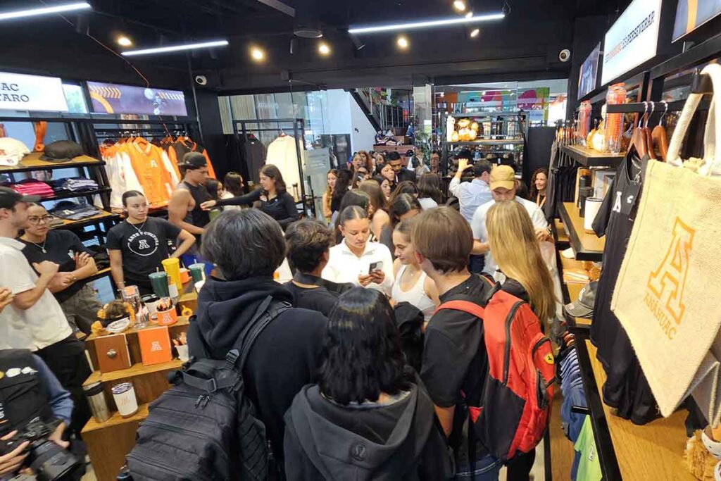 La marca deportiva Lululemon realizó una alianza estratégica con la Universidad Anáhuac Querétaro