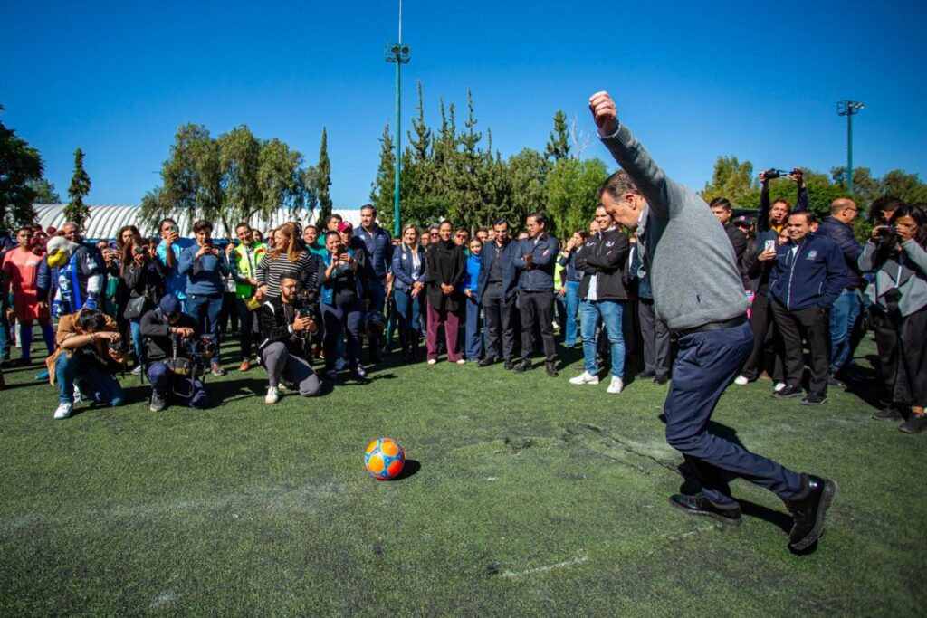 Mauricio Kuri asiste a la inauguración de la Copa Valores