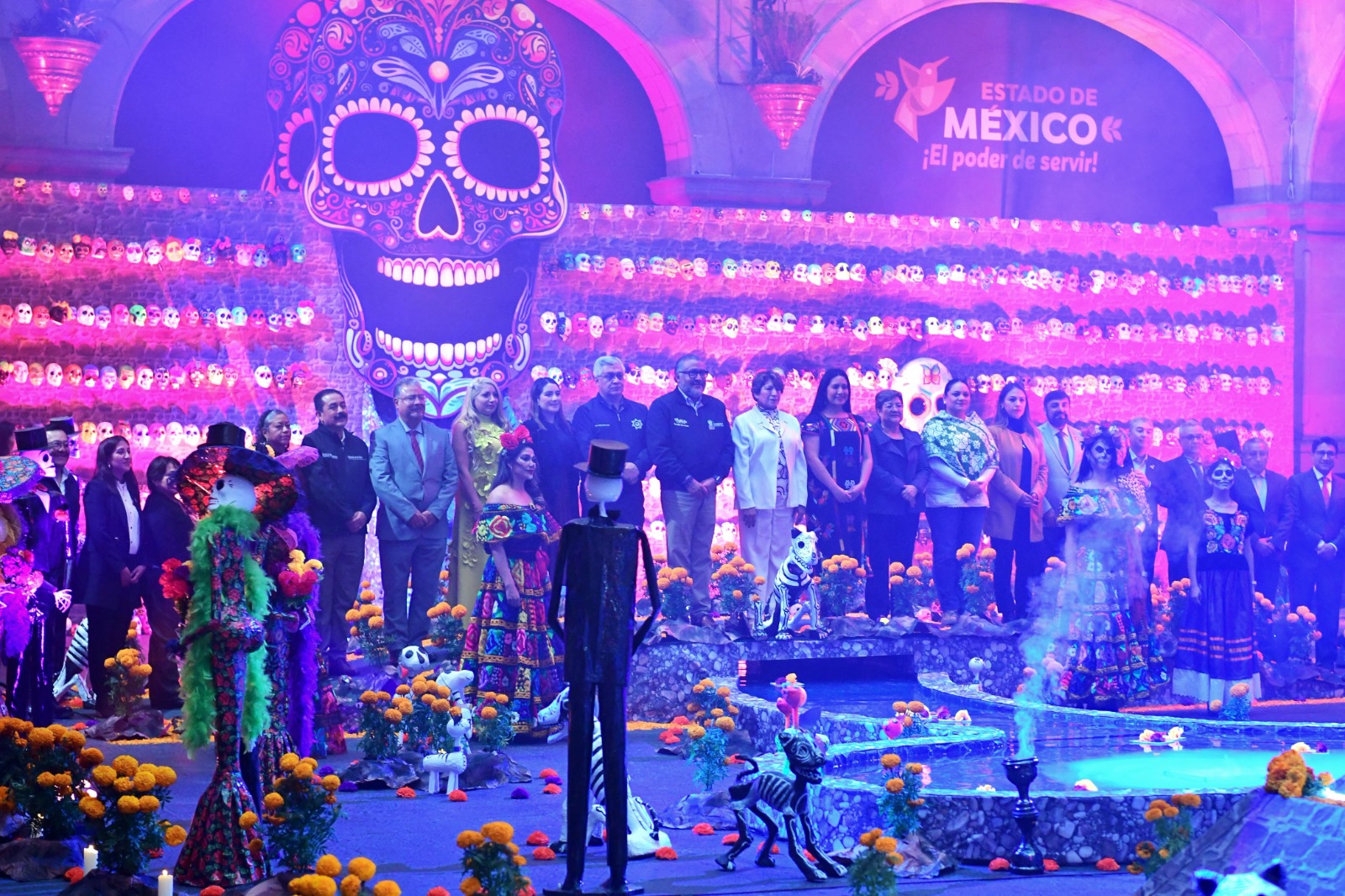 Cultura y tradición se unieron en Toluca para honrar el Día de Muertos con una ofrenda inolvidable.