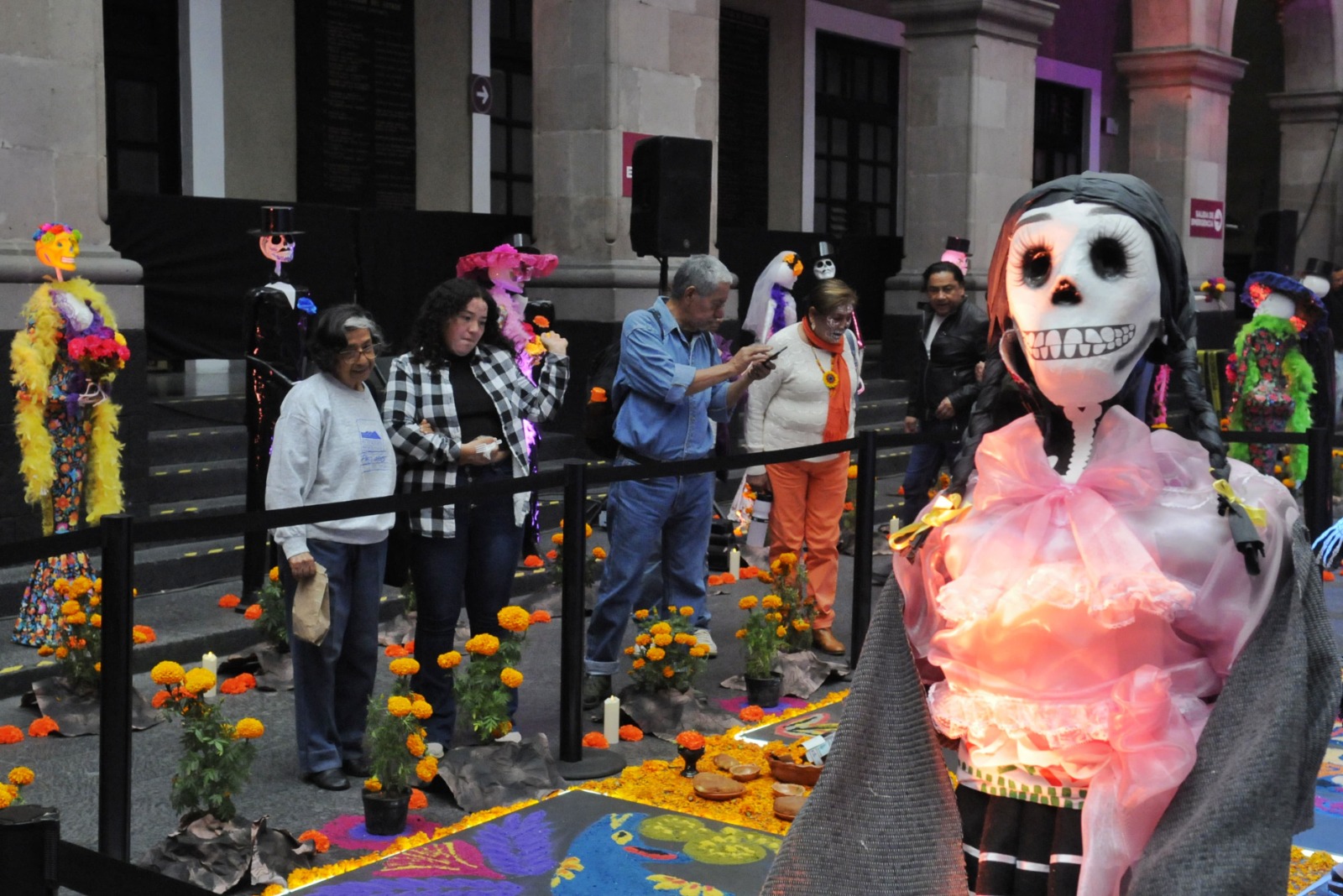 Más de 10 mil personas vivieron la tradición en Toluca durante el Día de Muertos.