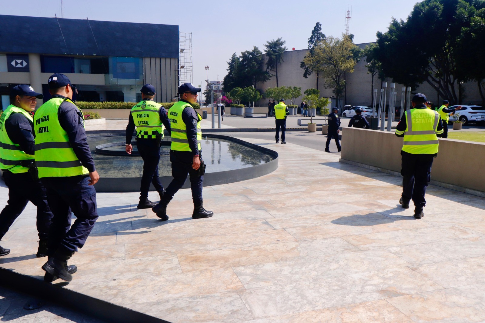 Más de 3,000 efectivos de la Policía Estatal recorren las calles para garantizar la seguridad de los ciudadanos.