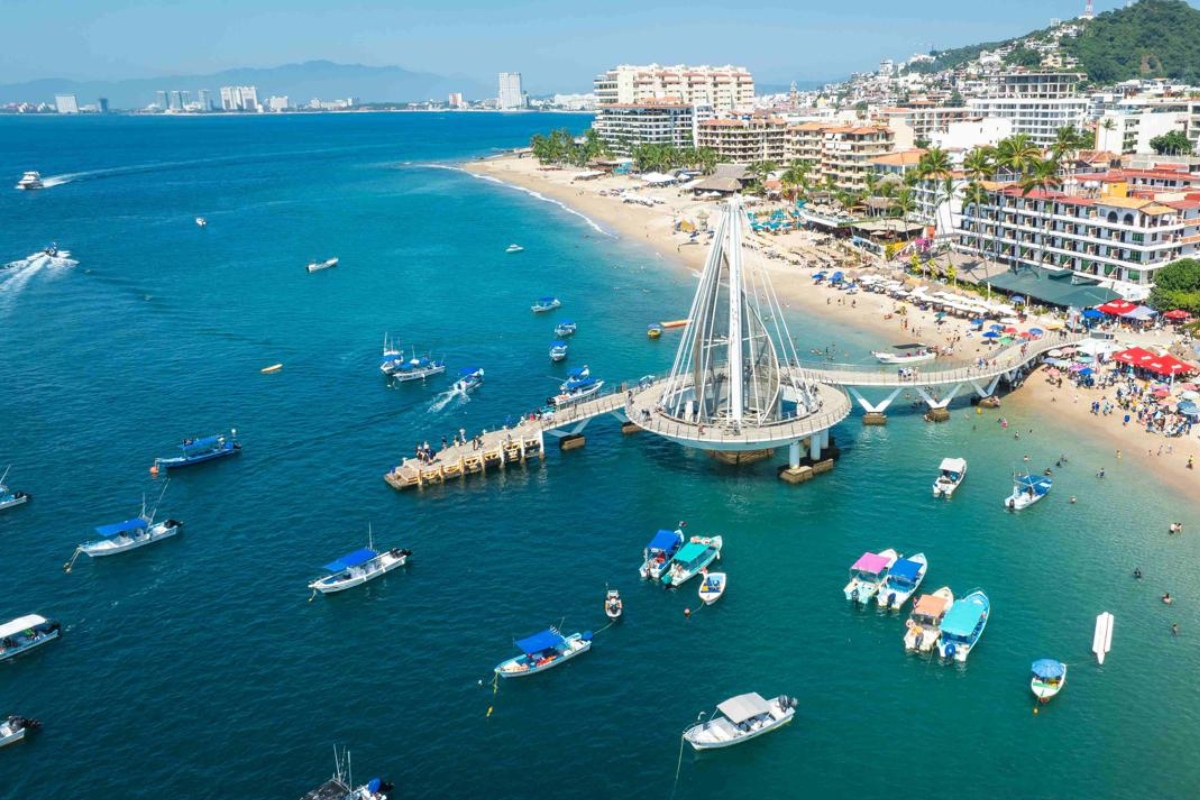 Participa Cemex en la 'Pesca de Basura' en Puerto Vallarta