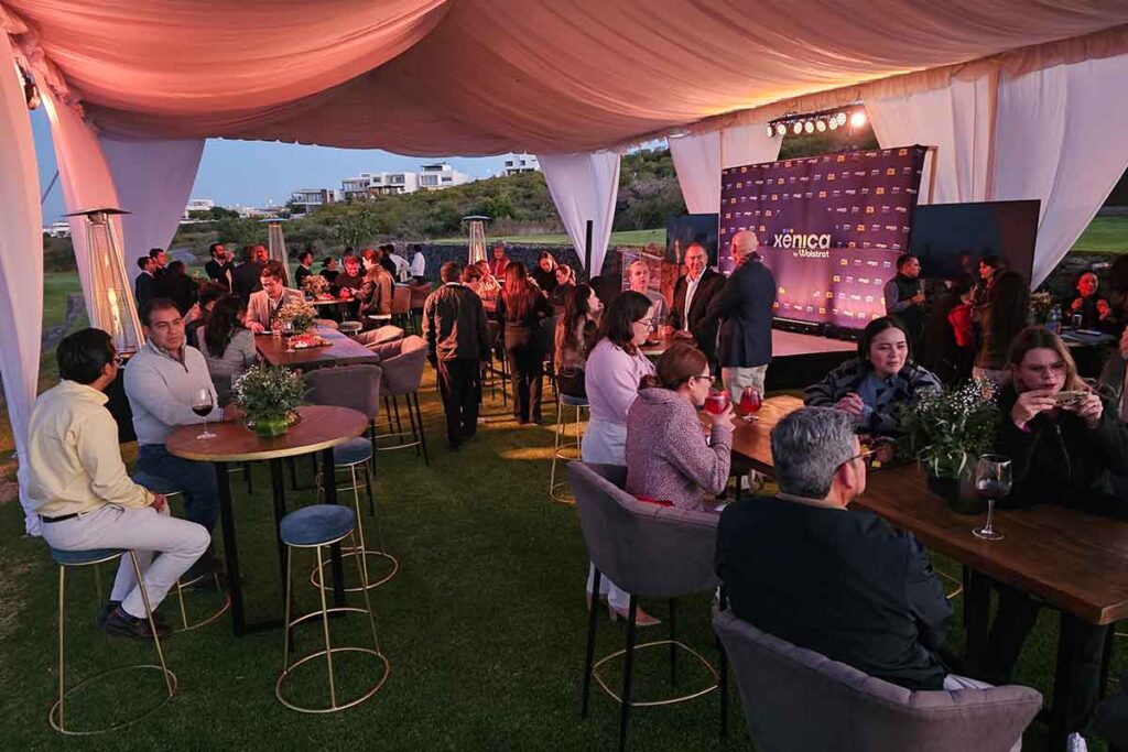 La desarrolladora Wolstrat ofreció un brindis para celebrar por la presentación de centro comercial y deportivo en Zibatá llamado Xenica
