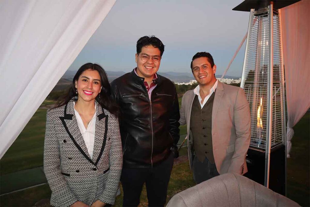 La desarrolladora Wolstrat ofreció un brindis para celebrar por la presentación de centro comercial y deportivo en Zibatá llamado Xenica