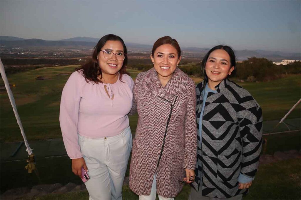 La desarrolladora Wolstrat ofreció un brindis para celebrar por la presentación de centro comercial y deportivo en Zibatá llamado Xenica