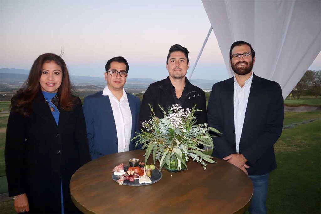 La desarrolladora Wolstrat ofreció un brindis para celebrar por la presentación de centro comercial y deportivo en Zibatá llamado Xenica