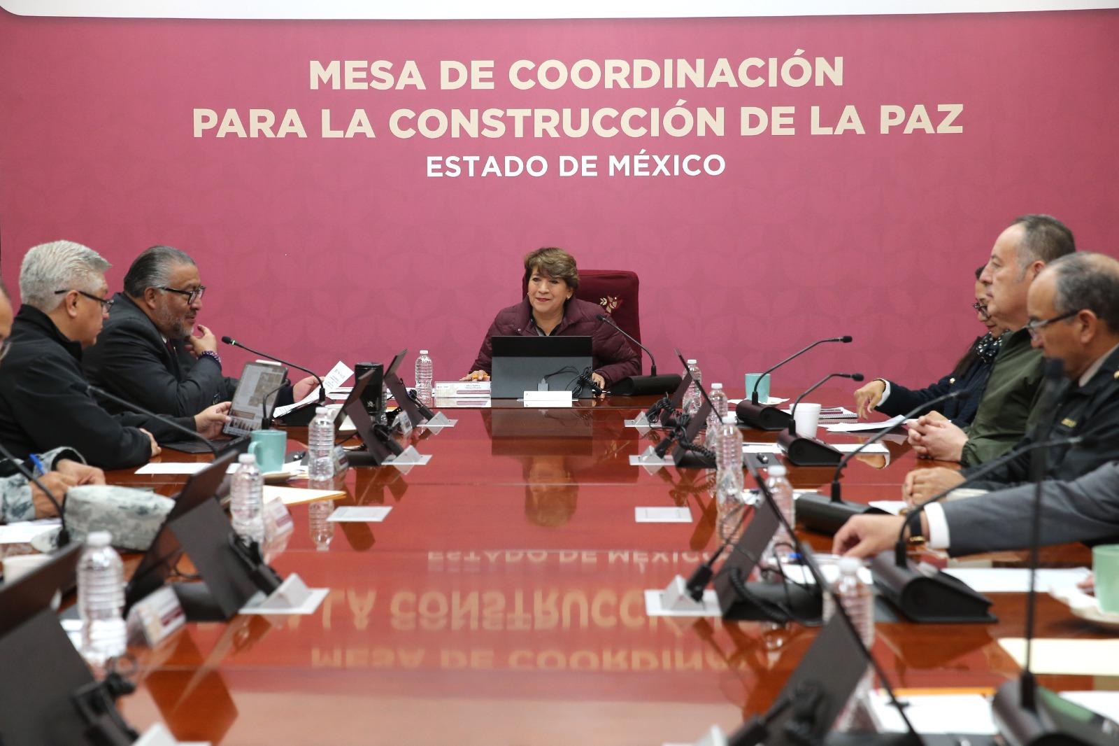 Gobernadora Delfina Gómez supervisando las acciones de la Mesa de Construcción de la Paz.