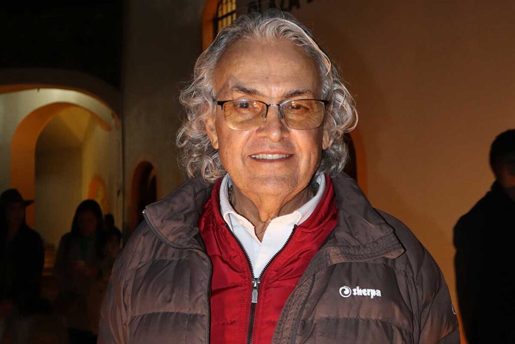 En la corrida de toros de la noche de muertos el rejoneador Tarik Othón tomó la alternativa