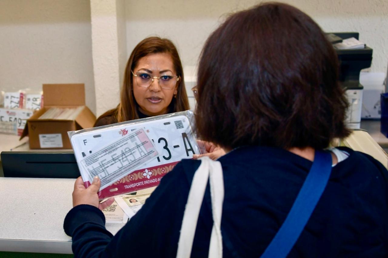 Un millón de placas ya entregadas desde julio.