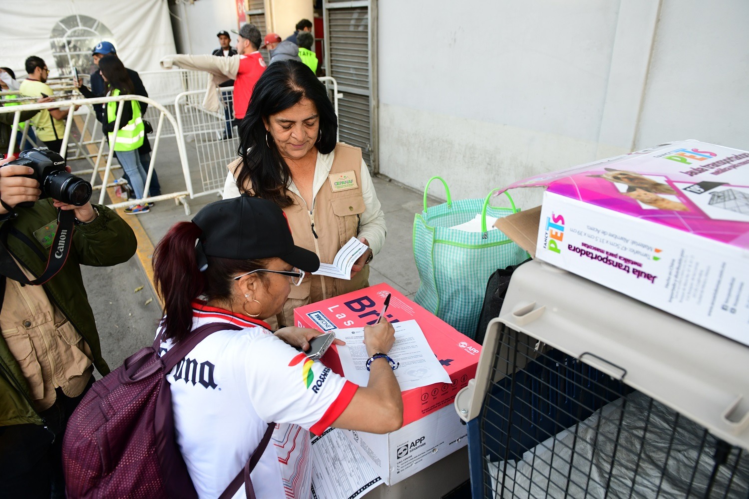 El proceso de adopción incluye visitas de verificación para asegurar el bienestar de los animales.
