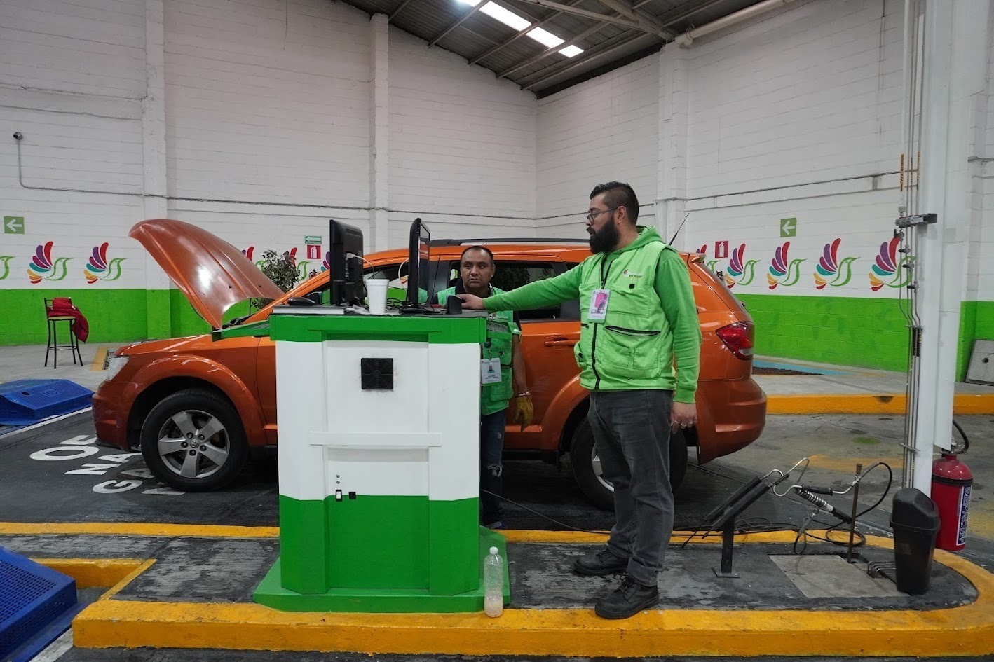 Revisar tu auto antes de verificar mejora su rendimiento y protege el medio ambiente.