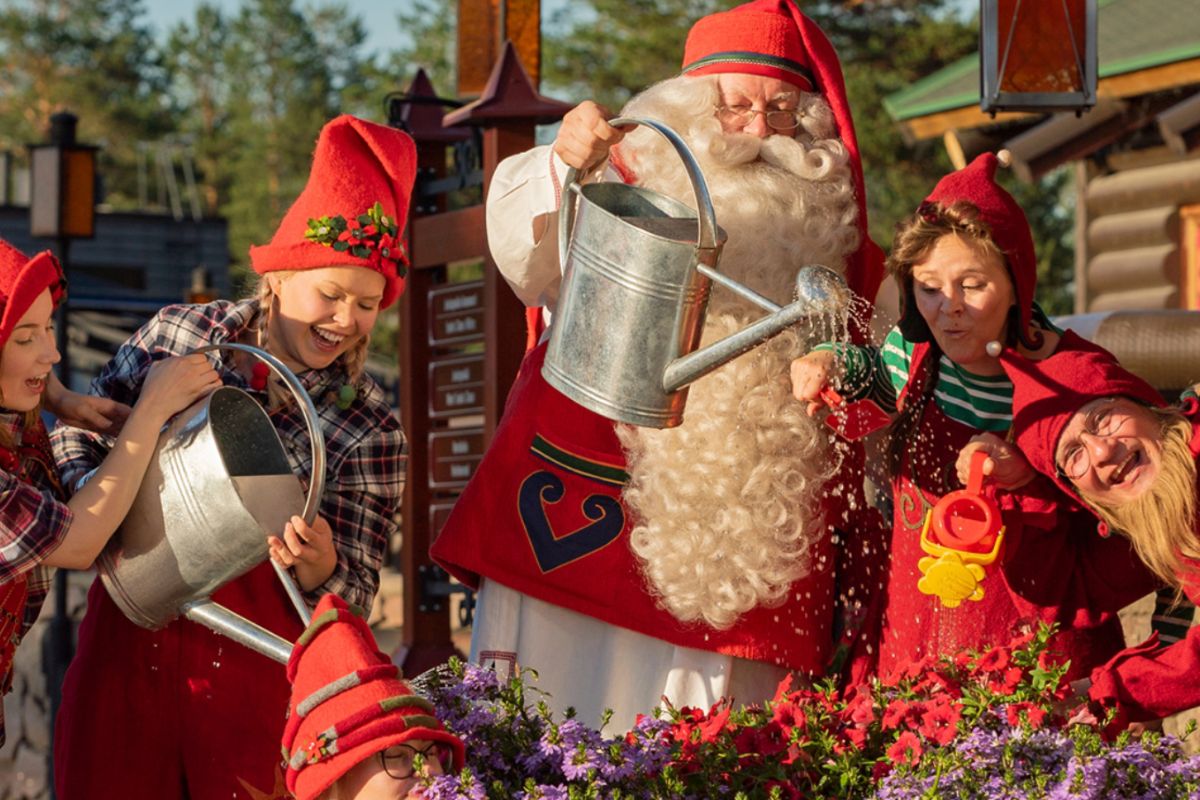 La magia de la Navidad se vive en Rovaniemi, donde Santa Claus te espera con los brazos abiertos.