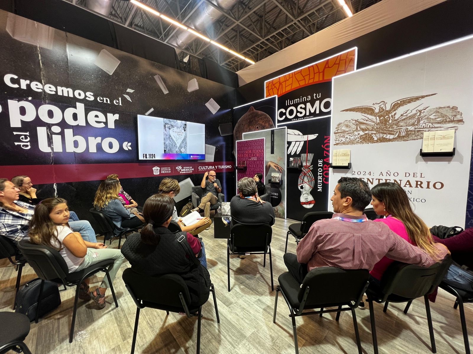 El stand H27 del FOEM en la FIL Guadalajara, un espacio lleno de cultura y letras.