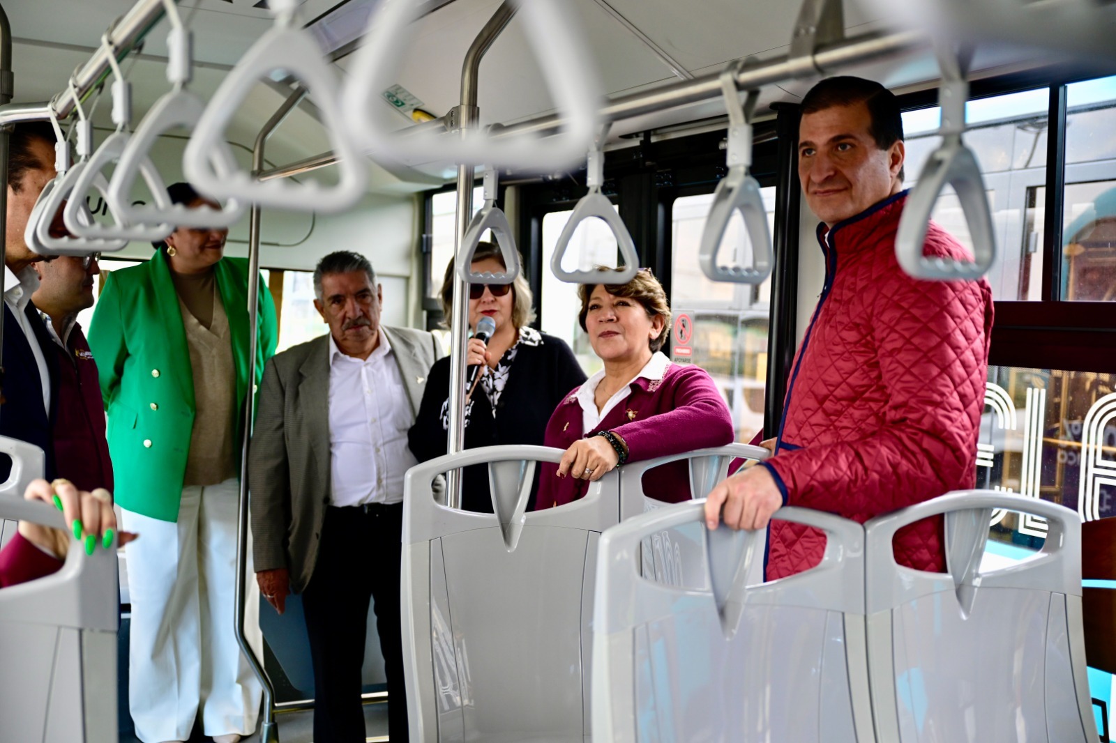 Gobernadora Delfina Gómez inaugurando la primera línea eléctrica del Mexibús.