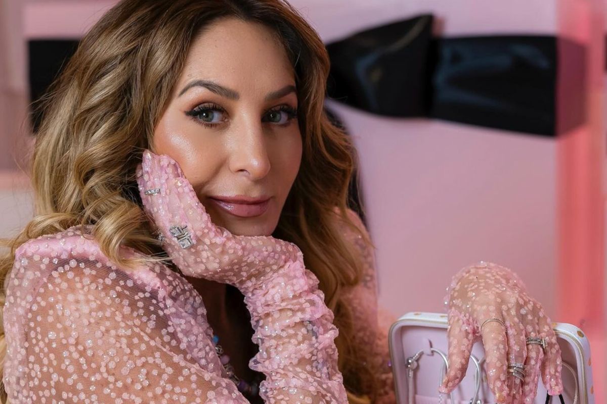 Geraldine Bazán destacó con un look glamoroso en el exclusivo evento.