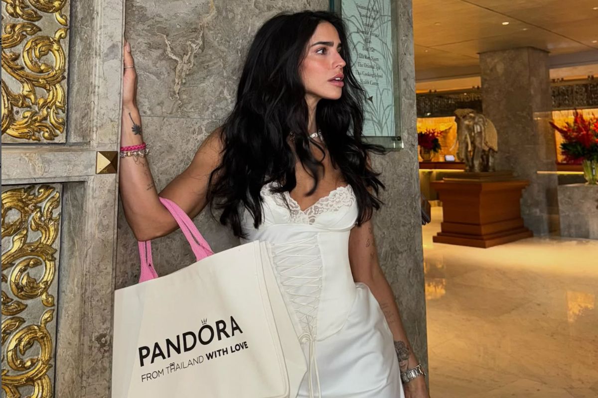 Bárbara de Regil luciendo la marca Pandora con todo glamour.