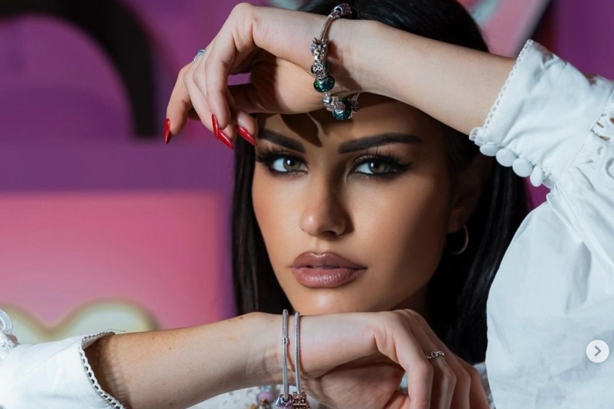 Emilia Dides lució las joyas de Pandora en este impresionante evento.